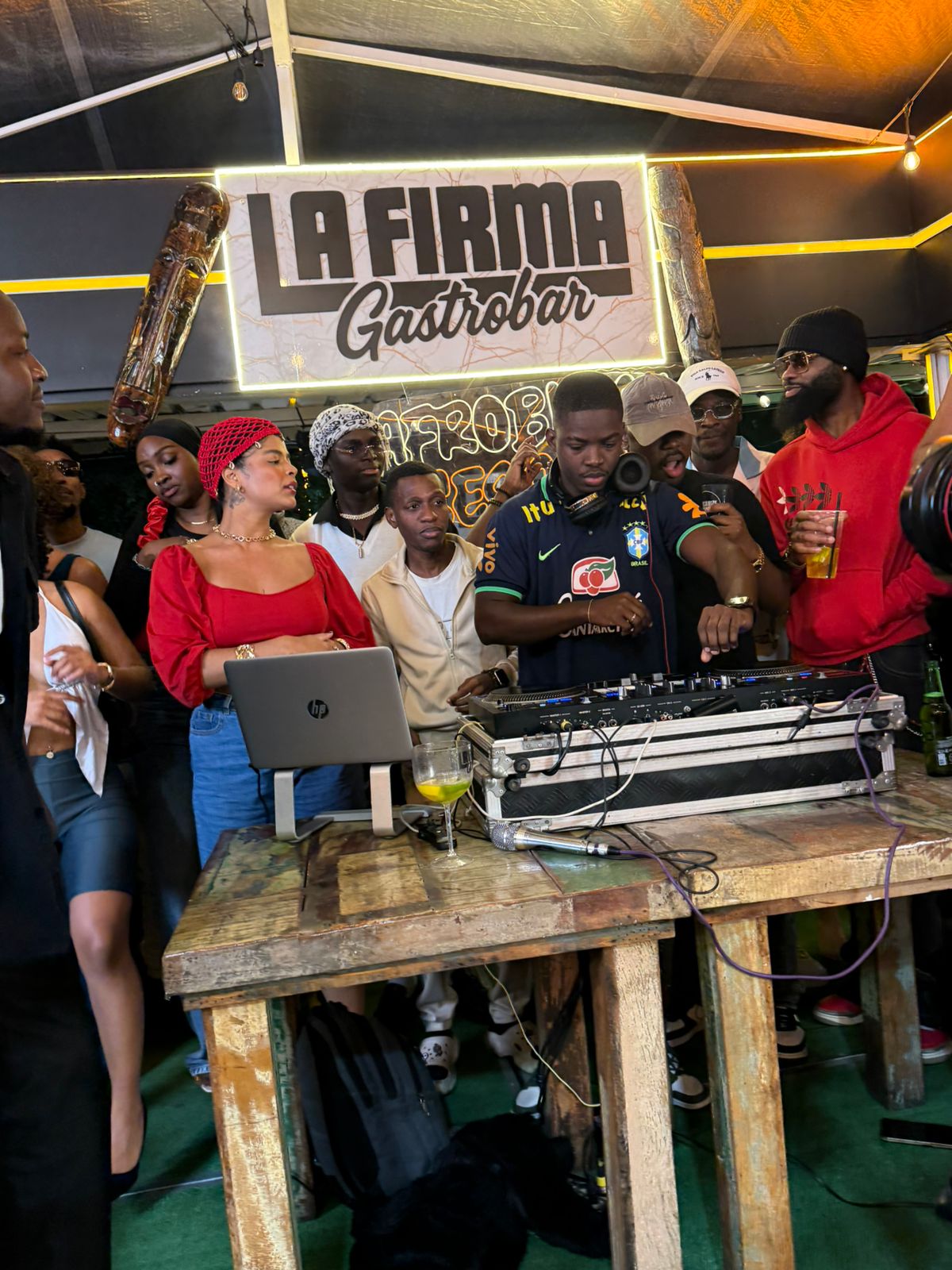 NAG4TO em apresentação no La Firma Gastrobar
