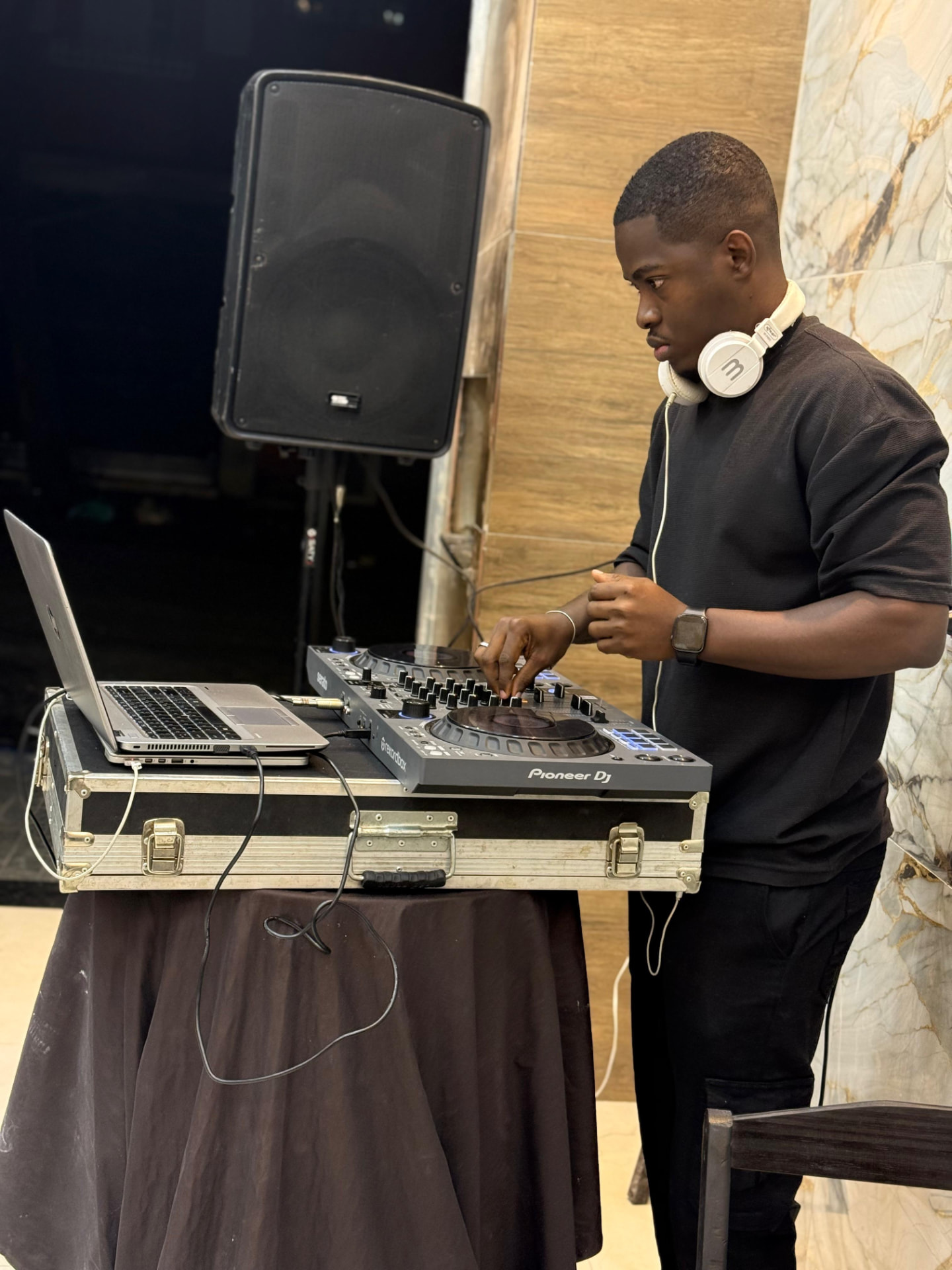 NAG4TO operando controladora Pioneer em detalhe lateral